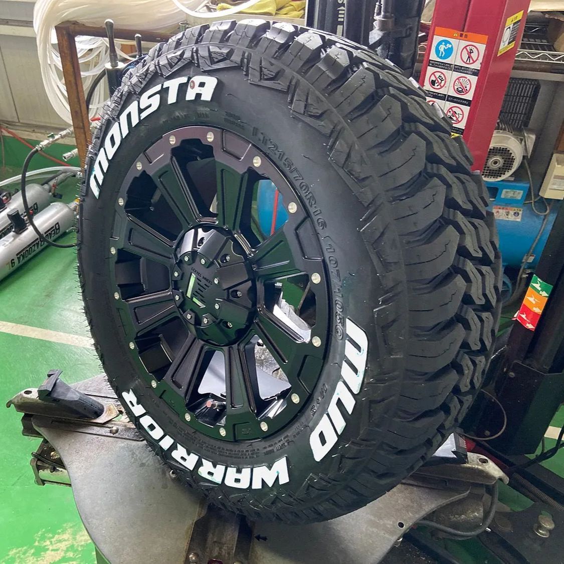 デリカD5 エクストレイル CHR クロスロード ジューク CX5 タイヤホイールセット 16インチ DeathRock デスロック MONSTA  MUDWARRIOR 235/70R16 or 215/70R16