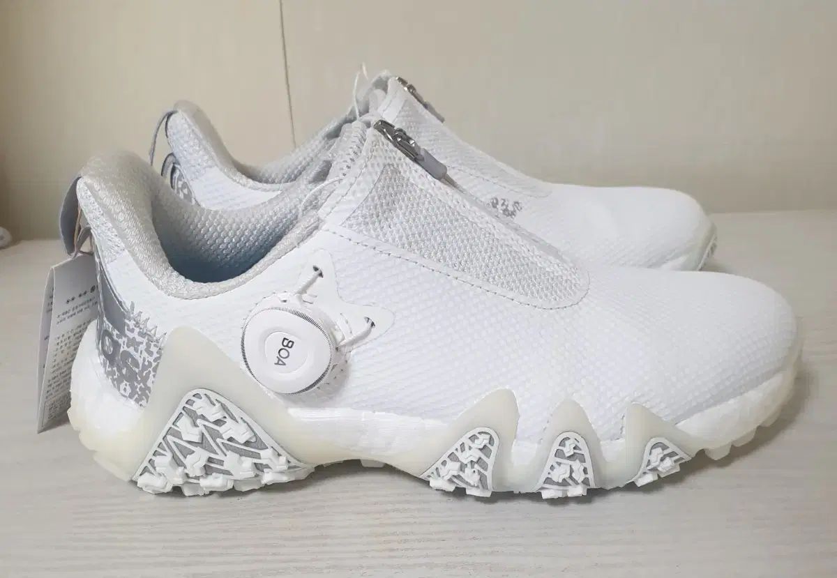 新品未使用　adidas GX3940 ゴルフシューズ　レディース 新品 adidas ゴルフシューズ レディース ボア スパイクレス GX3940