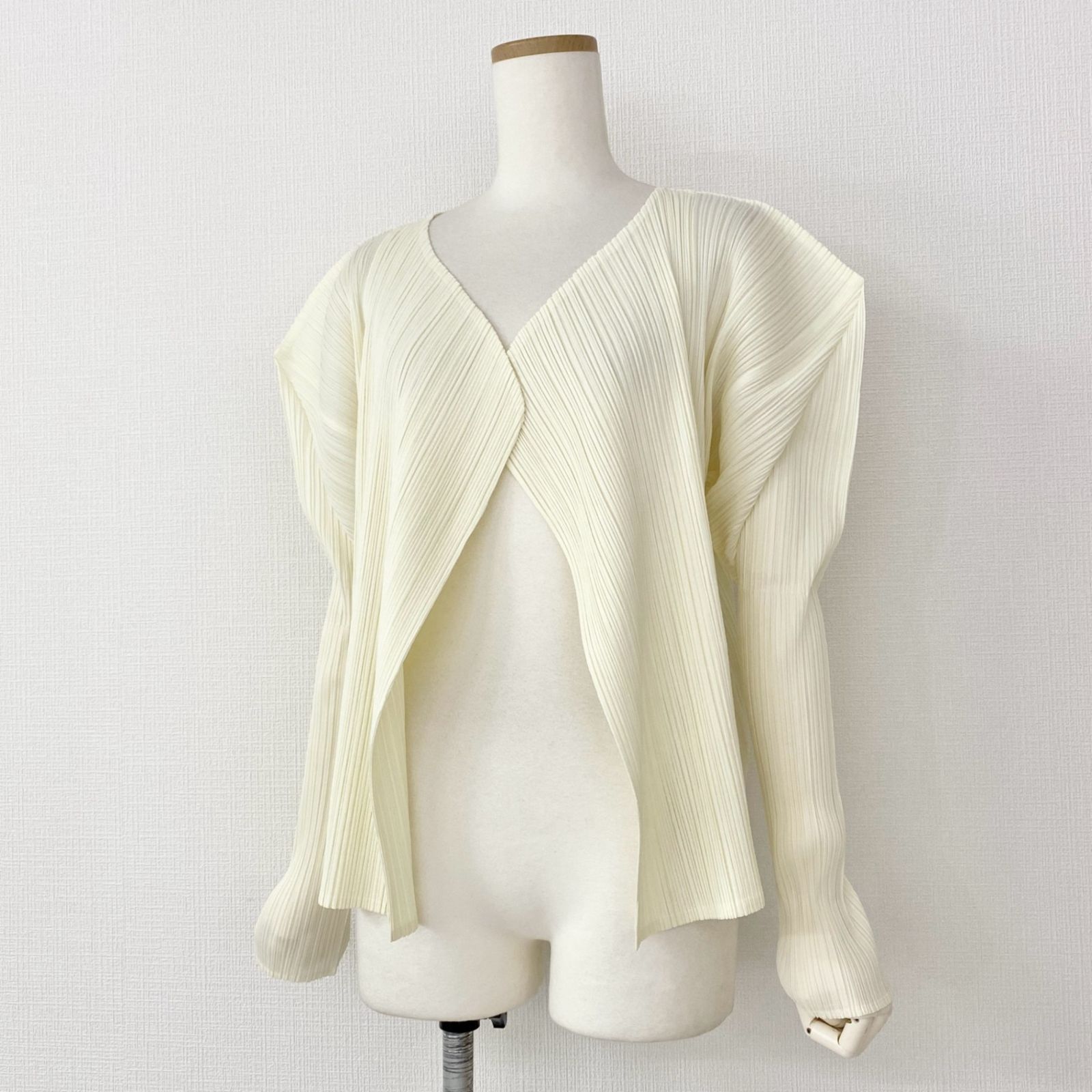 イッセイミヤケ PLEATS PLEASE プリーツプリーズ クリームホワイト