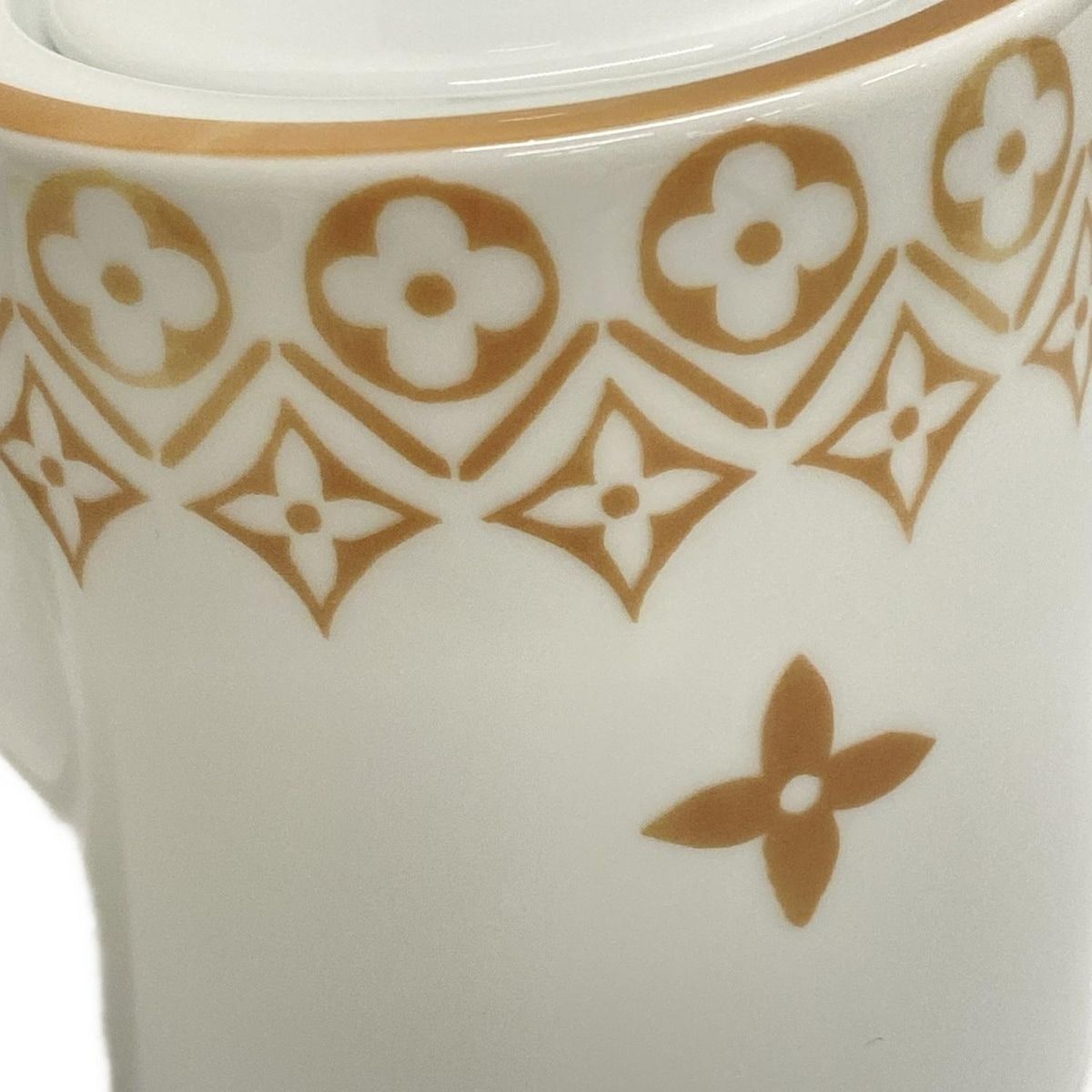 ルイ・ヴィトン オーバルプレート ホワイト ベージュ モノグラムフラワータイル ルイ・ヴィトン オーバルプレート ホワイト ベージュ モノグラム