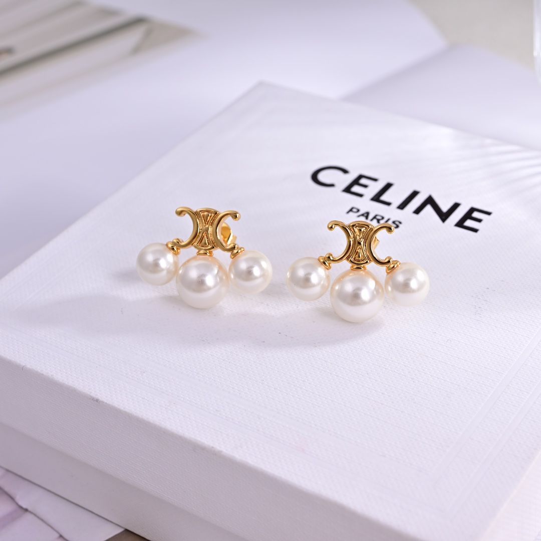 Celine】セリーヌ 新品 カーフスキン 真珠イヤリング トリオンフロゴ 