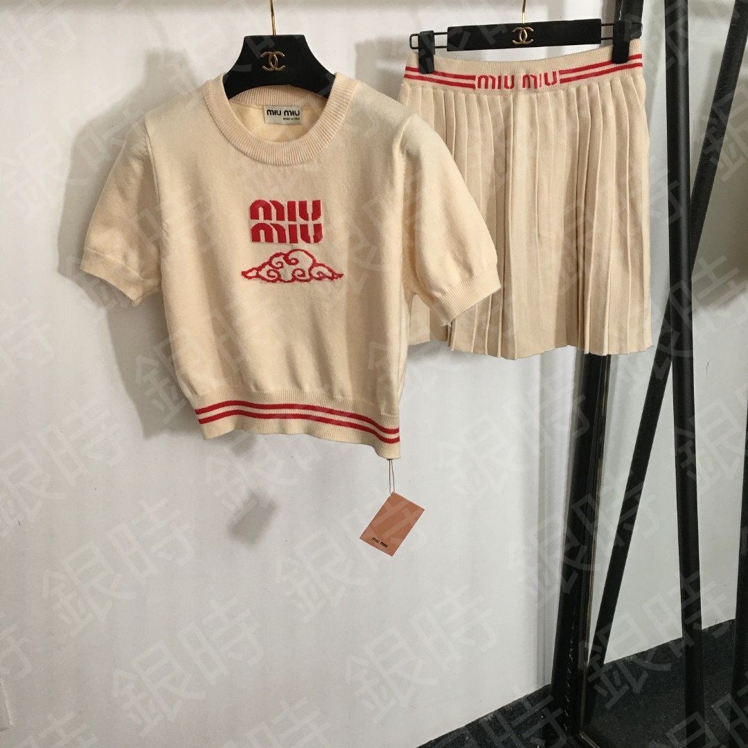 極美品 MIUMIU ミュウミュウ スーツ  半袖 / ミニスカート