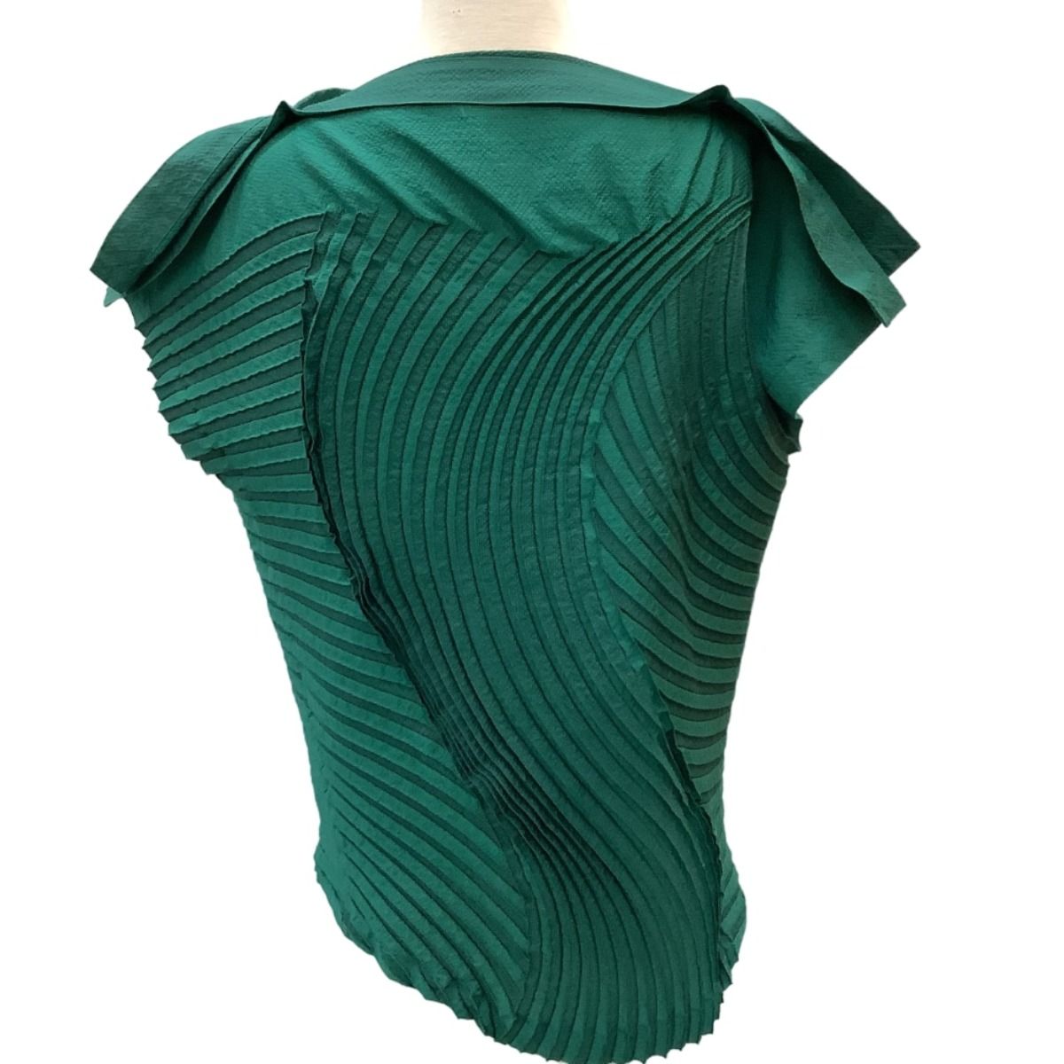 ISSEY MIYAKE ME ストレッチプリーツ ノースリーブ フリーサイズ ISSEY MIYAKE ME ストレッチプリーツ ノースリーブ フリーサイズ