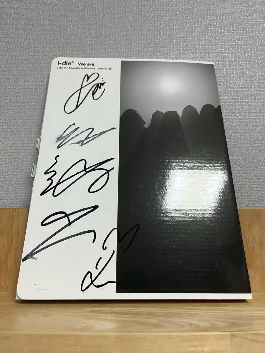 i-dle(アイドゥル) 直筆サイン「We are」Version G G)I-DLE(アイドゥル) i ー dle ミニ 8 家 We are ／ 非売品 全