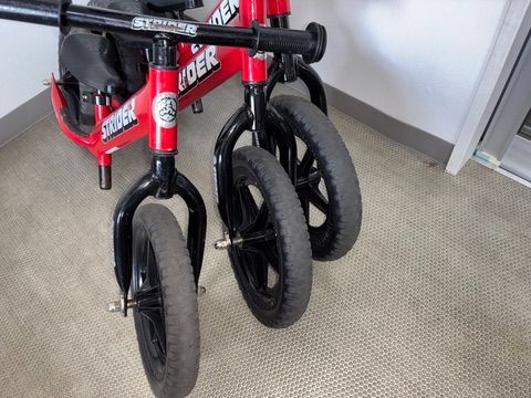 STRIDER ランバイク 赤黒　STR 中古ストライダー赤3個セット／ランニングバイク／キックバイク