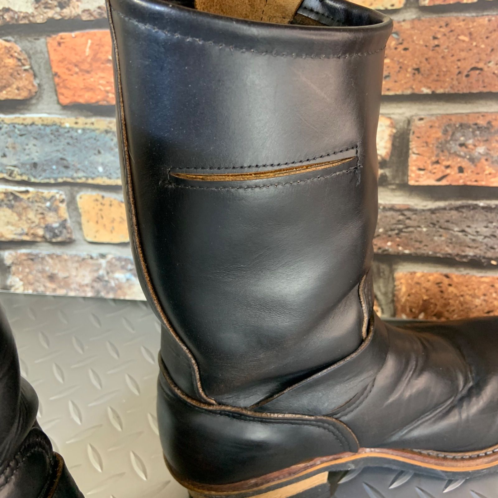 pt83RED WING、茶芯、エンジニアブーツ、ナイフポケット付きサクラ 茶芯エンジニアブーツの比較。ナイフポケット着きヴィンテージの