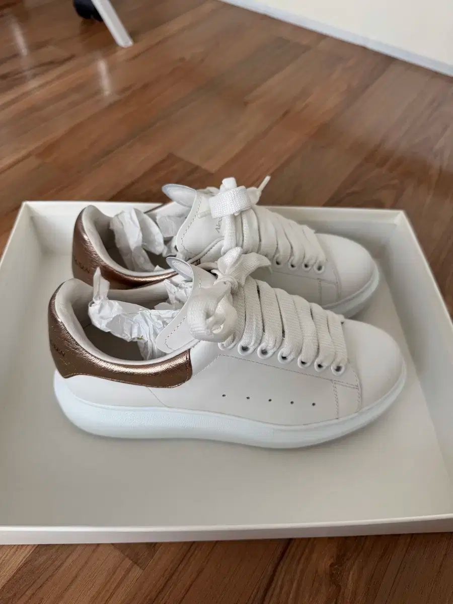 alexander mcqueen アレキサンダーマックイーン ローズゴールド 235