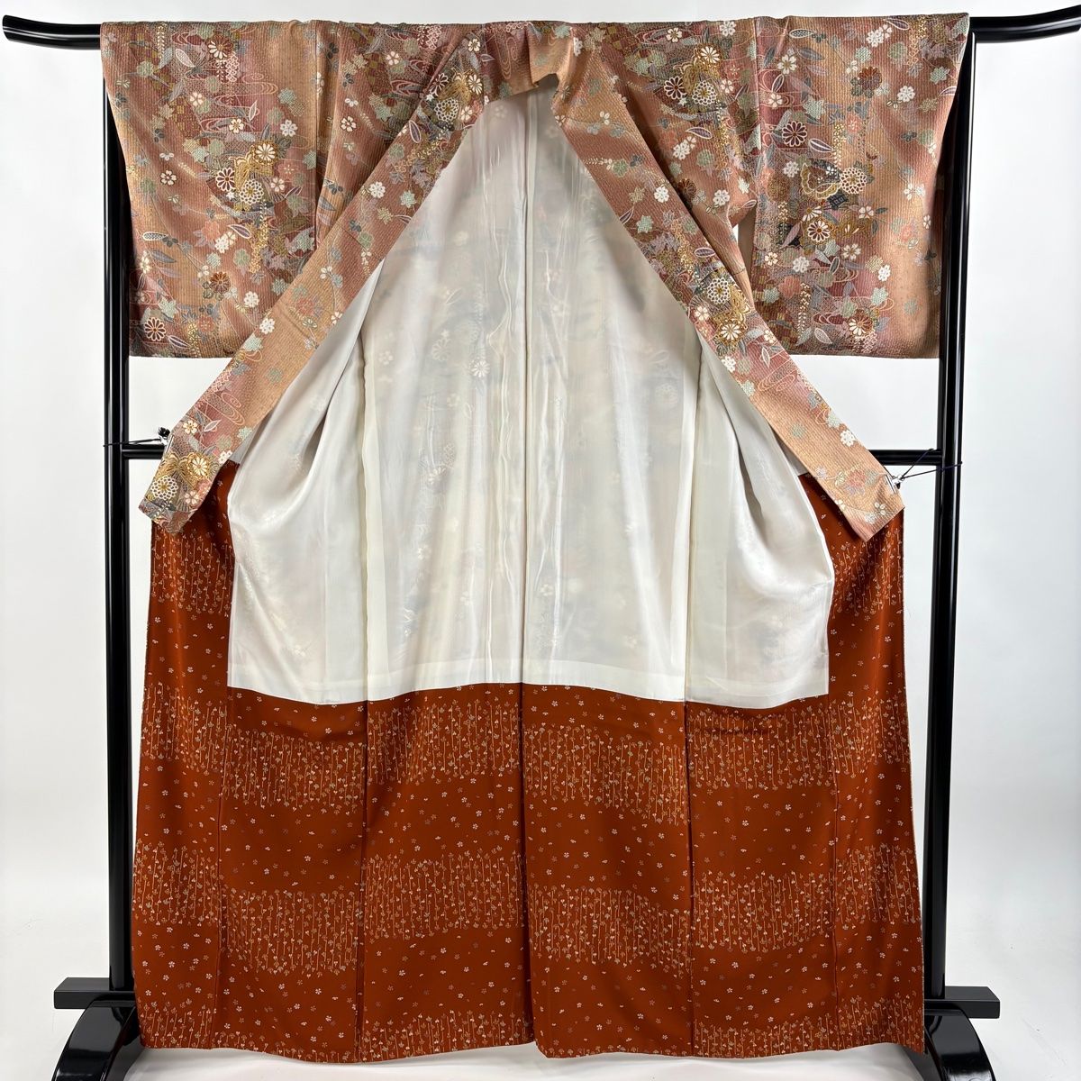 未使用品 小紋 芥子色 蝶 身丈163.0cm 裄丈68.0cm お洒落 正絹 未使用品 小紋 芥子色 蝶 身丈163.0cm 裄丈68.0cm お洒落 正絹
