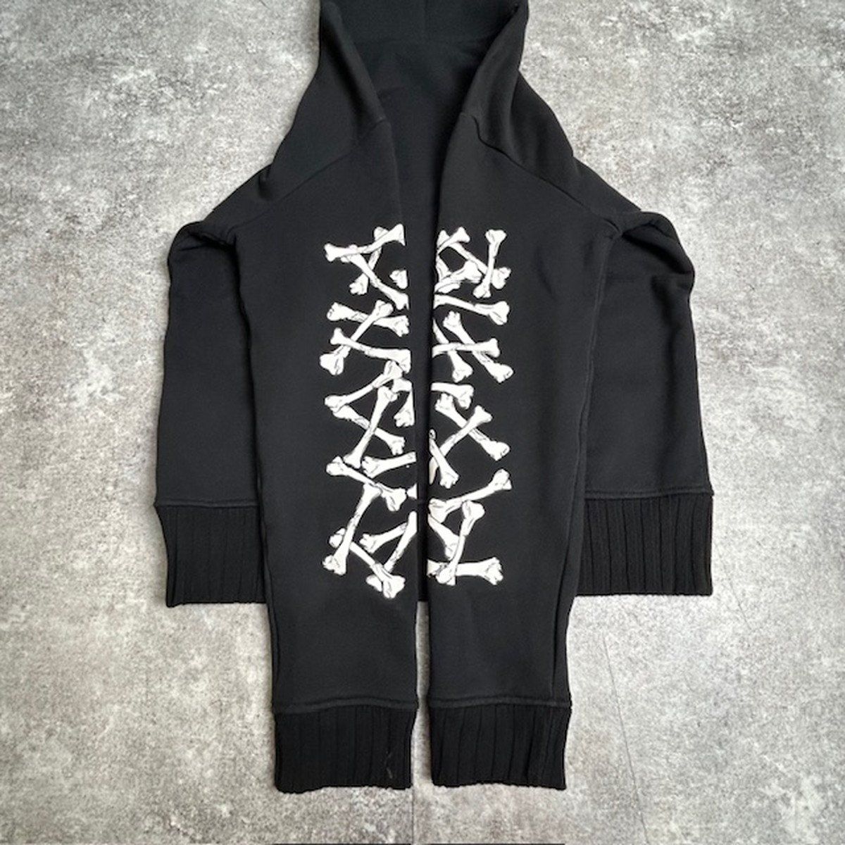 Amiri - ボーンプリント パーカー AMIRI Bones Stacked パーカー | ブラック | FARFETCH JP