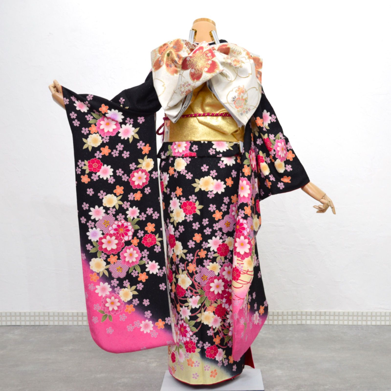 【美品　正絹お振袖　7点フルセット　M～Lサイズ　ワインカラー×黒　】 お振袖フルセット 7点セット 黒 古典調 正絹 美品 成人式 - メルカリ