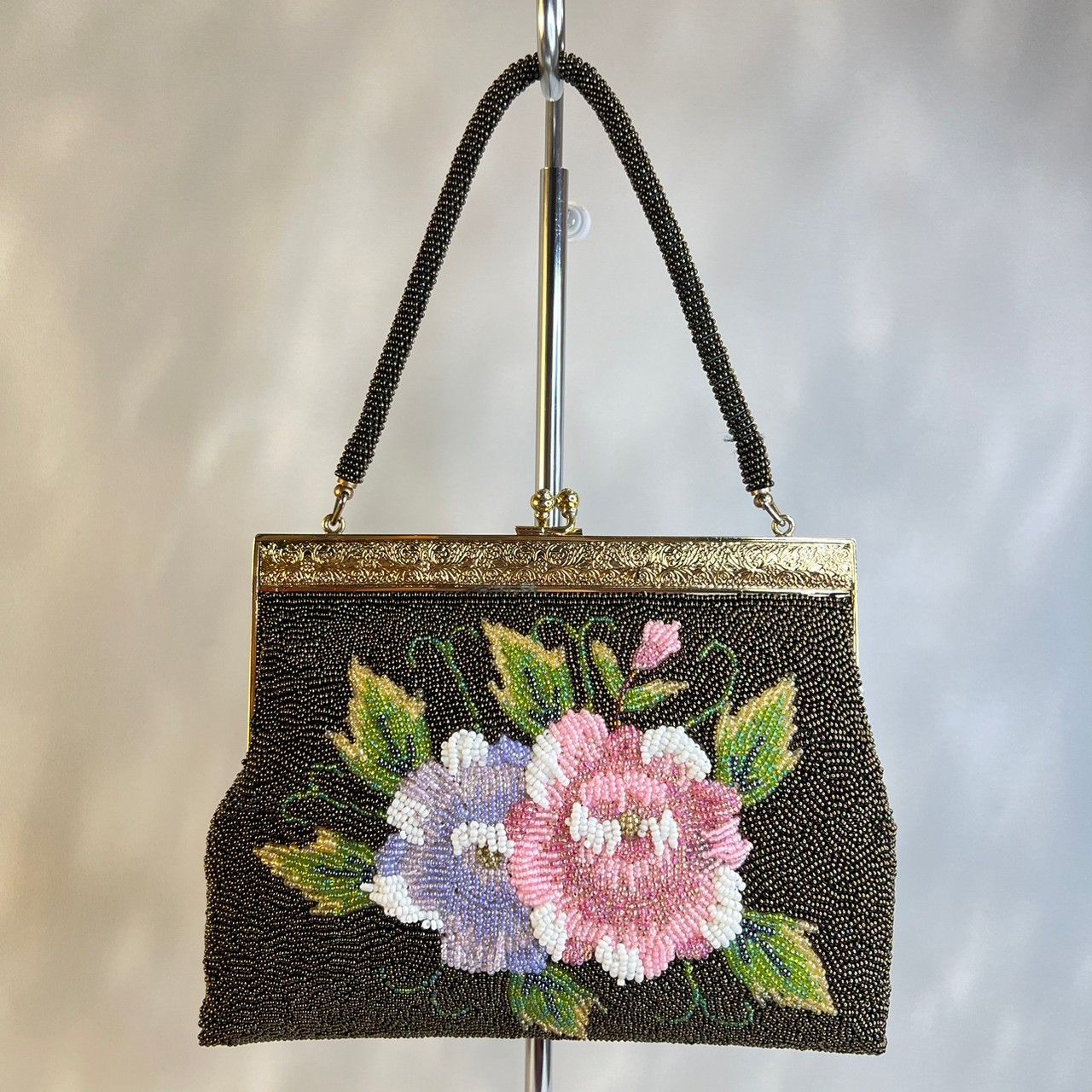 【特価】逸品　美品！！レトロ ビーズ刺繍 ビーズバッグ がま口 ハンドバッグ 花柄 和装小物 着物 洋装 レトロ アンティーク ヴィンテージ ①  7213