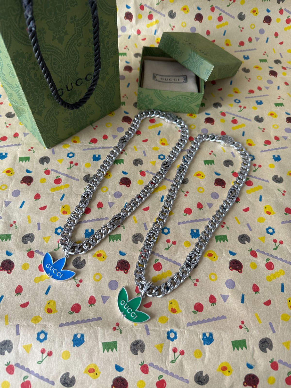 GUCCI アディダス ロゴ ネックレス 青い/グリーン 刻印あり 美品