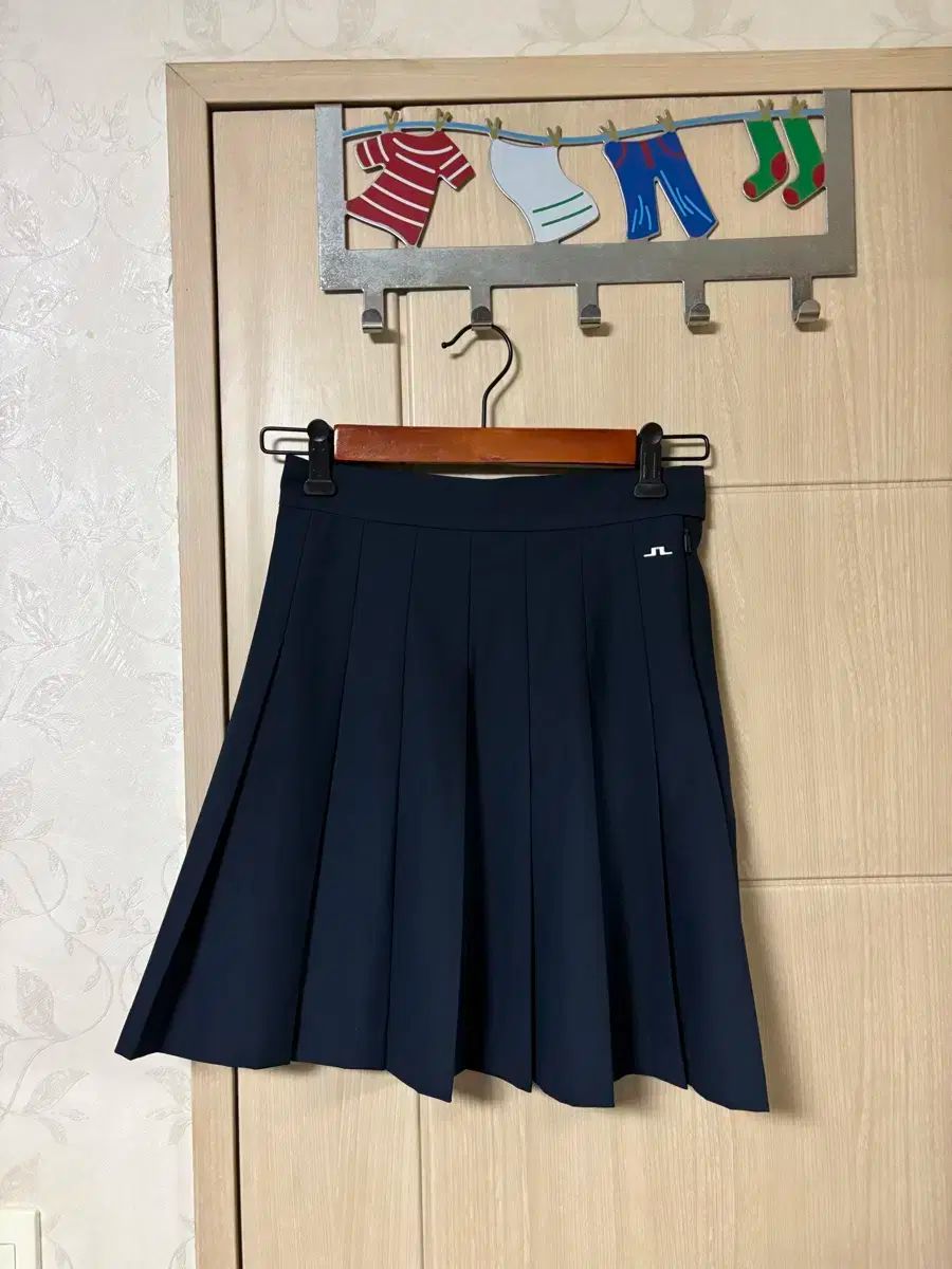 J.LINDEBERG J.リンドバーグ プリーツスカート