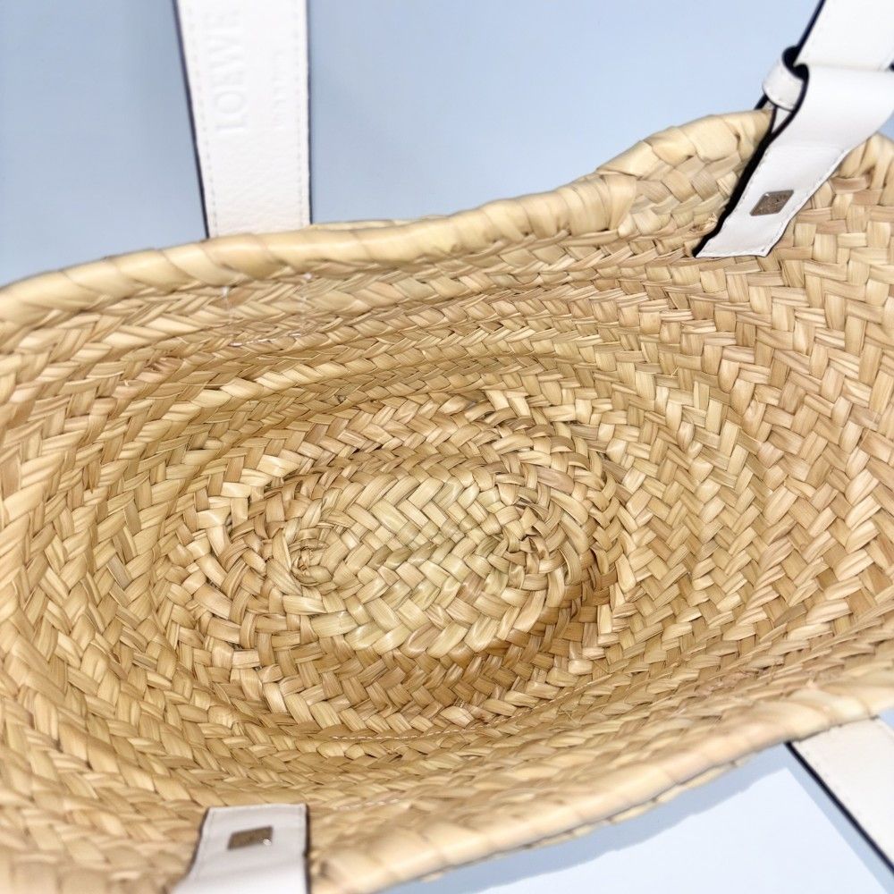 【極美品】LOEWE アナグラム かごバッグ 白 ハンドバッグ Basket（LOEWE） ロエベ （LOEWE） アナグラム バスケット