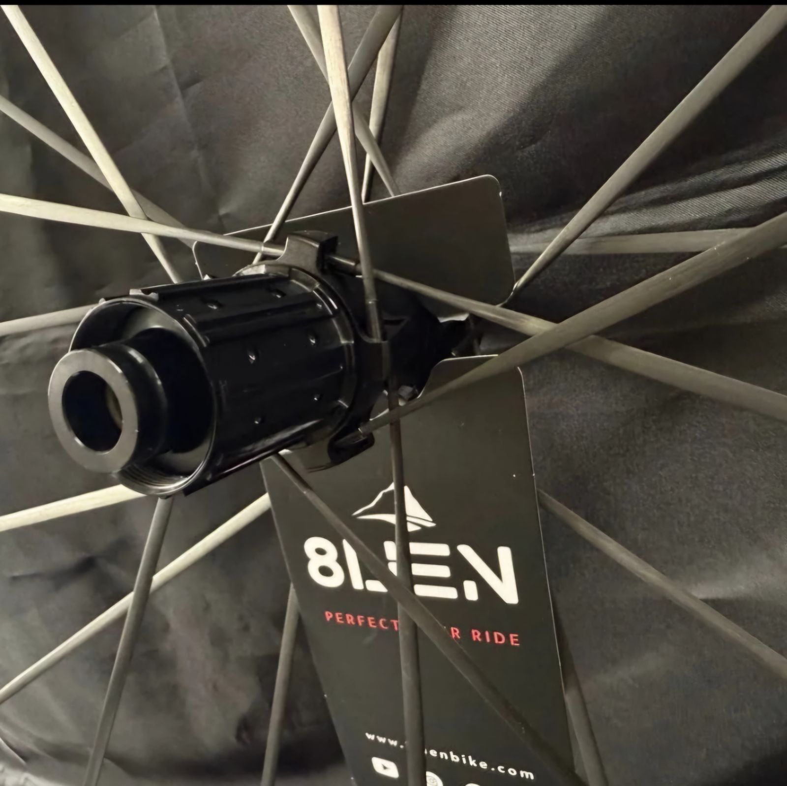8LIEN（エイリアン）L4 Disc Carbon ホイール前後セット