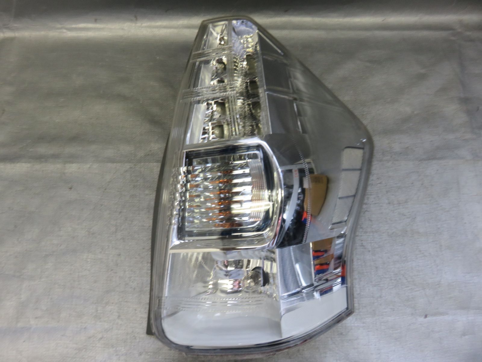 トヨタ純正プリウスα 左テールランプ　STANLEY47-46 トヨタ純正プリウスα 左テールランプ STANLEY47-46 - メルカリ