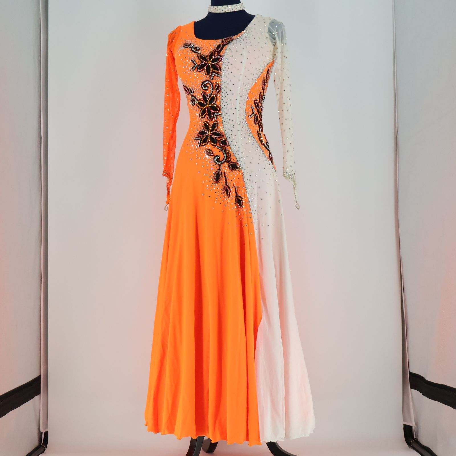 お値下げ中　社交ダンス衣装 オレンジ×豪華ストーン 白樺ドレス 値下中 社交ダンス衣装 オレンジ×豪華ストーン 白樺ドレス 値下中 社交