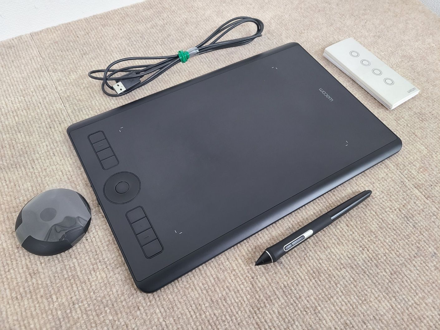 Wacom Intuos Pro PTH-660 Medium ペンタブレット ワコム スタンド付き 動作確認済 [TB001]