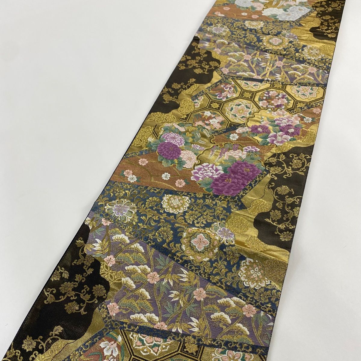 袋帯 美品 逸品 じゅらく 落款 証紙 帝王紫 草花 雪輪 刺繍 箔