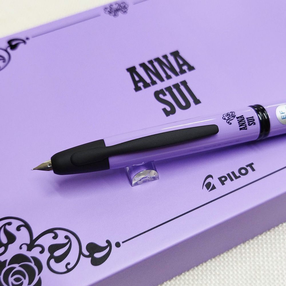 キャップレス×ANNA SUI
