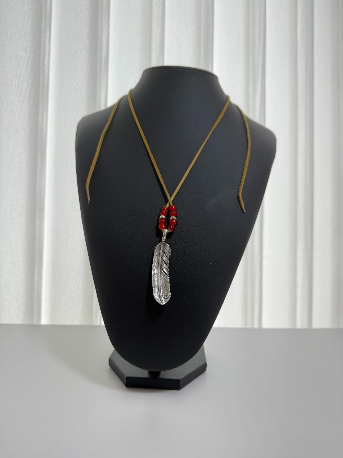 上金特大フェザー右 ビーズキャメル鹿革紐セットアップ