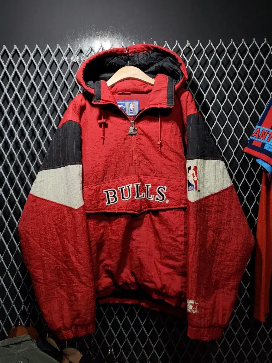 90s NBA Chicago Bulls（シカゴ・ブルズ） Anorak（アノラック） ジャケット フード付きジャンパー