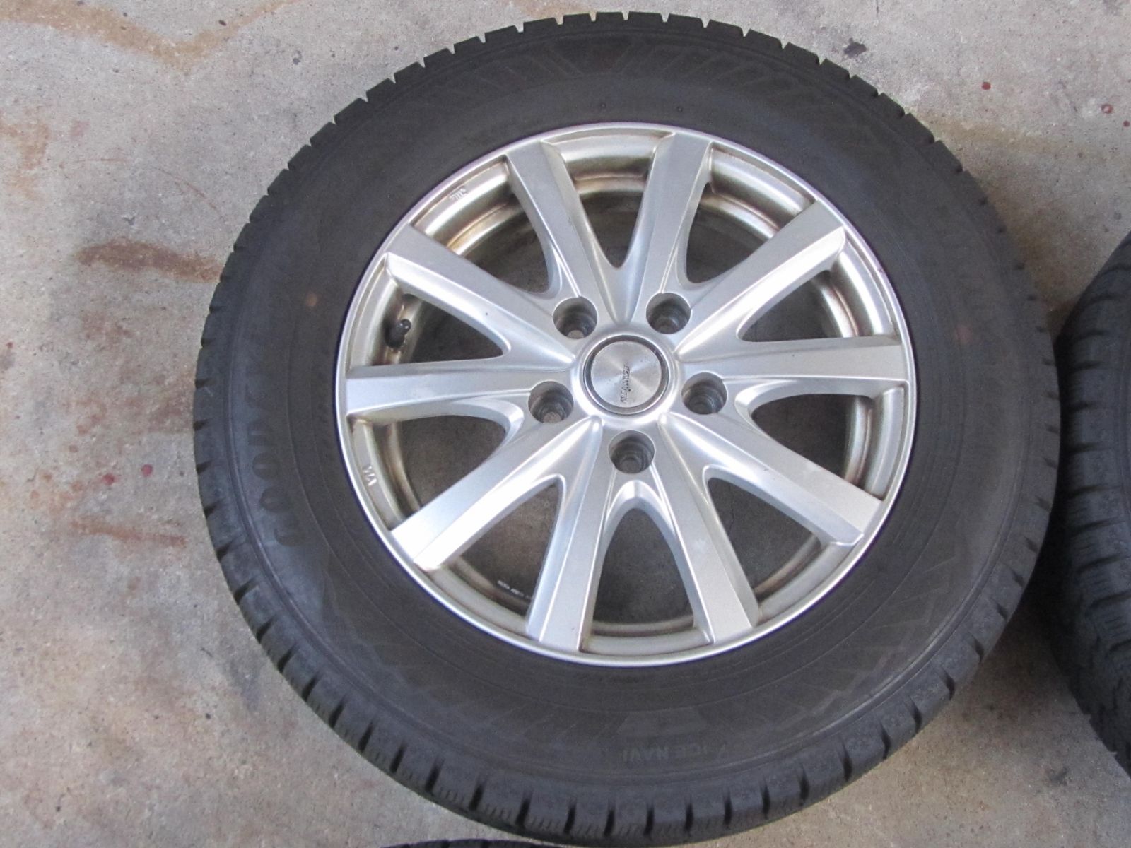 195/65R15　スタッドレス　アイスナビ8　2024年　80系ノア外し 人気】195/65R15 スタッドレス グッドイヤー アイスナビ8 2024年