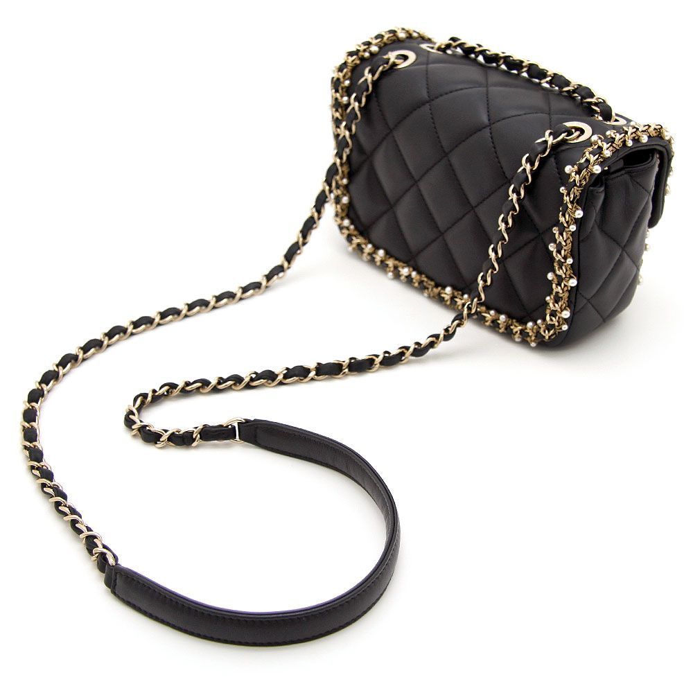 CHANEL MAKEUP ブラック ミニショルダーバッグ❤️ 新品・希少】シャネル CHANEL ミニショルダーバッグ マトラッセ レザー