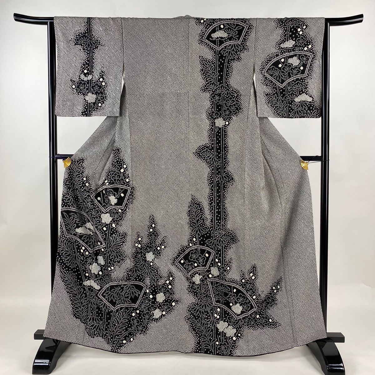 訪問着 身丈163.5cm 裄丈64cm M 袷 松竹梅 扇面 総絞り 黒 正絹 秀品