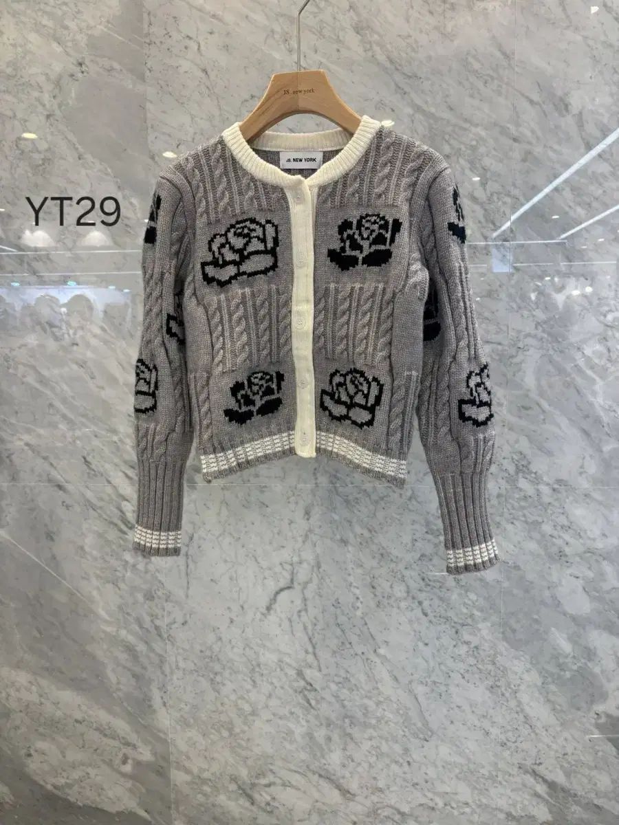 JS NEW YORK スタイル 2025 F W ラウンド バイ フラワー ケーブル編み POINT ニットカーディガン