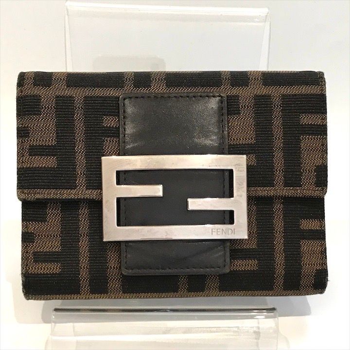 新品同様☆FENDI フェンディ 三つ折り財布 ズッカ FF キャンバス レザー FENDI フェンディ 三つ折り財布 コンパクト ズッカ FF レザー ブラウン