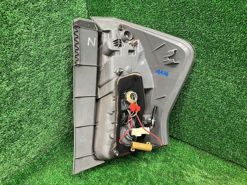 プリウスα ZVW41W 左テールランプ・テールライト S 5人 スタンレー 47  