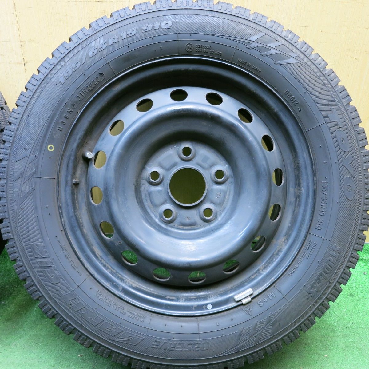 バリ溝 22年 9.5分 スタッドレス 195 65R15 トーヨー オブザーブ ガリット GIZ スチール ホイール 15インチ PCD114.3 5H 5092512HAス