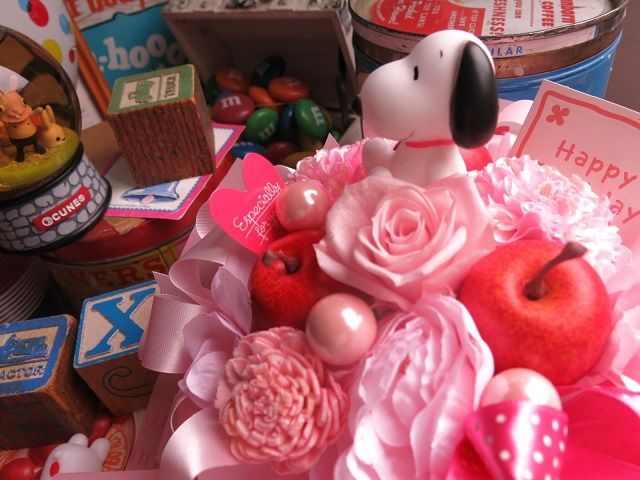 誕生日プレゼント スヌーピーマスコット 花束風 ラテ プリザーブドフラワー入りギフト ケース付き スヌーピーマスコットカラー・種類はおまかせ