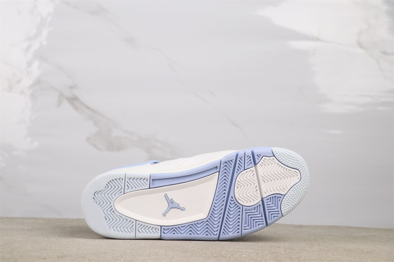 今日特価】Air Jordan 4 HV0823-100 氷清玉潔（Hy?seiryoketsu