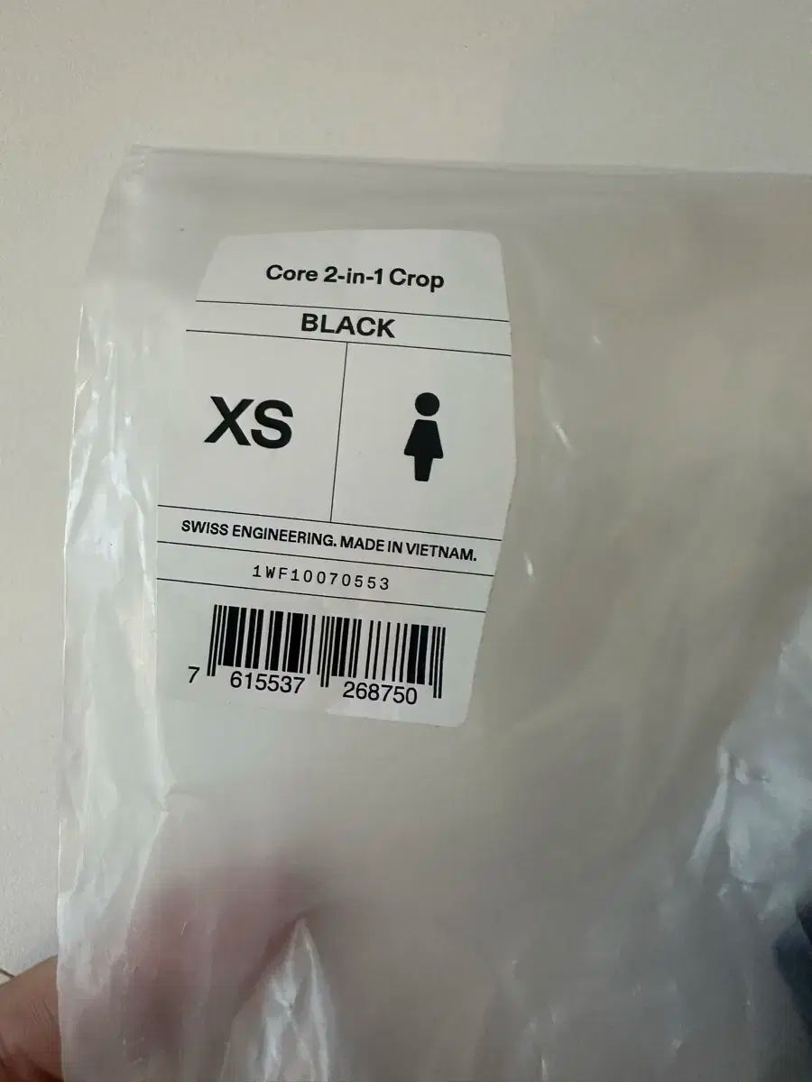 クロップドトップス