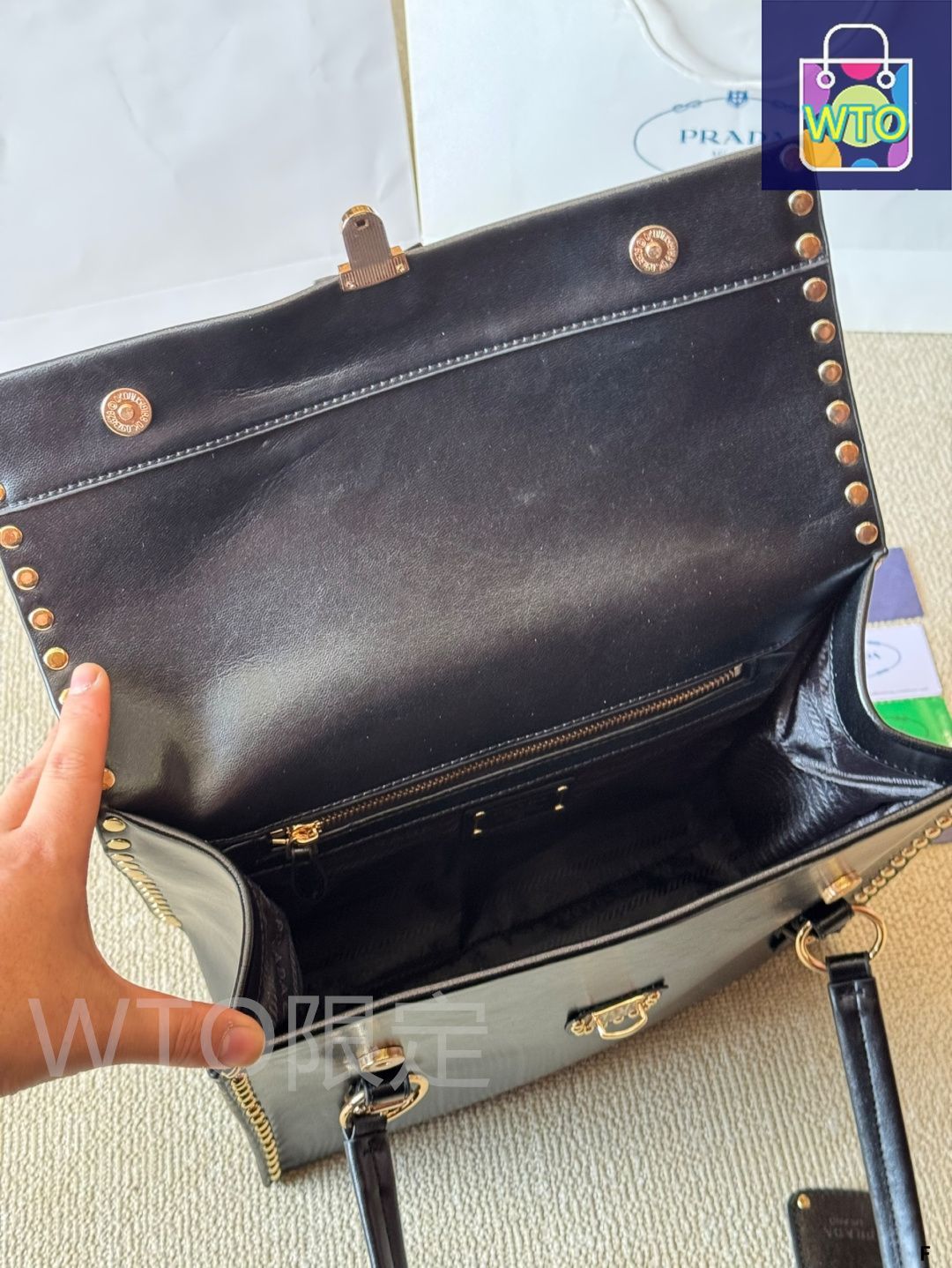 PRADA レトロショルダーバッグ - チョコレートカラー