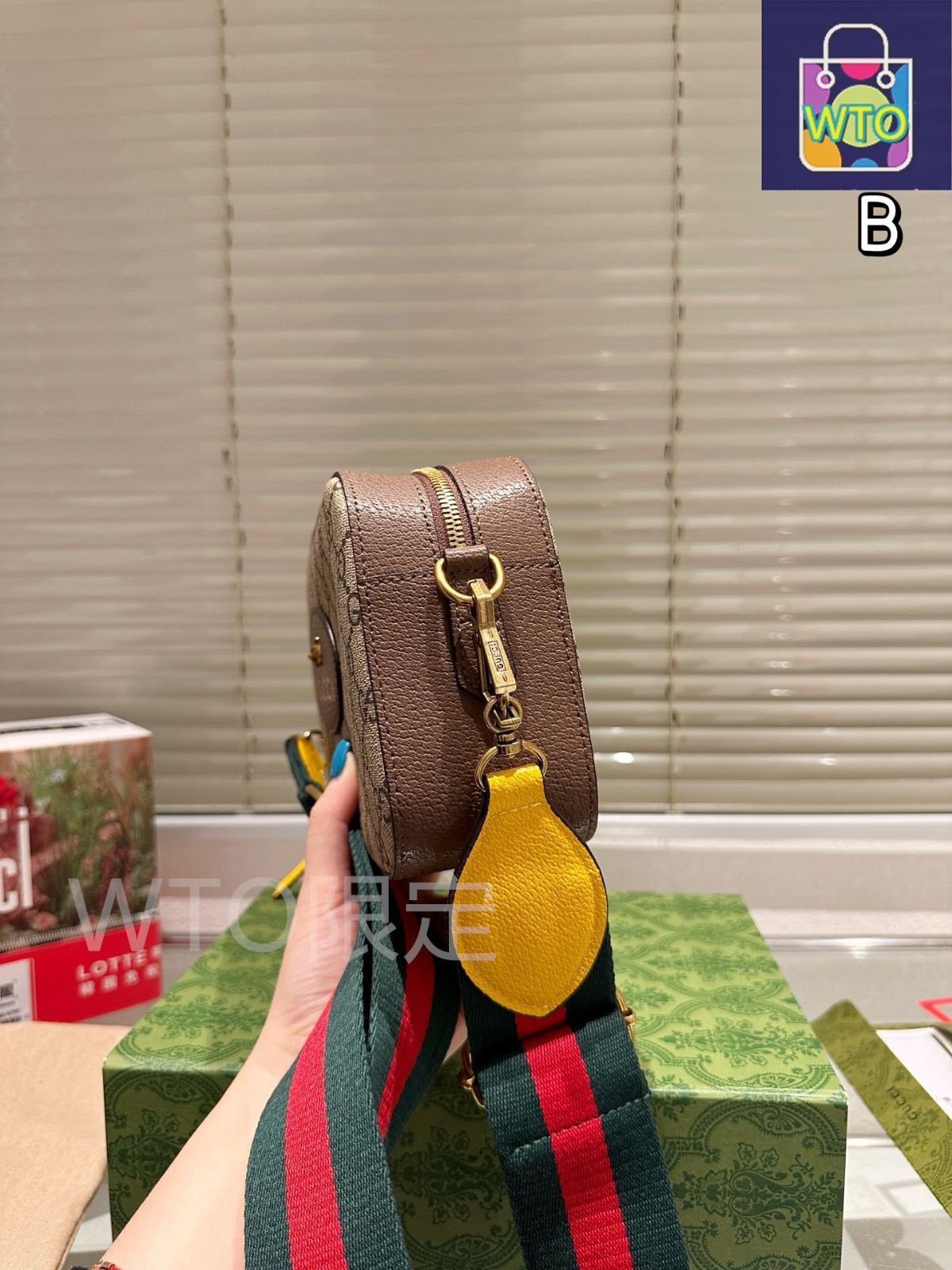 今日特価】Gucci Tiger Head Camera Bag × ～24cm 男女兼用