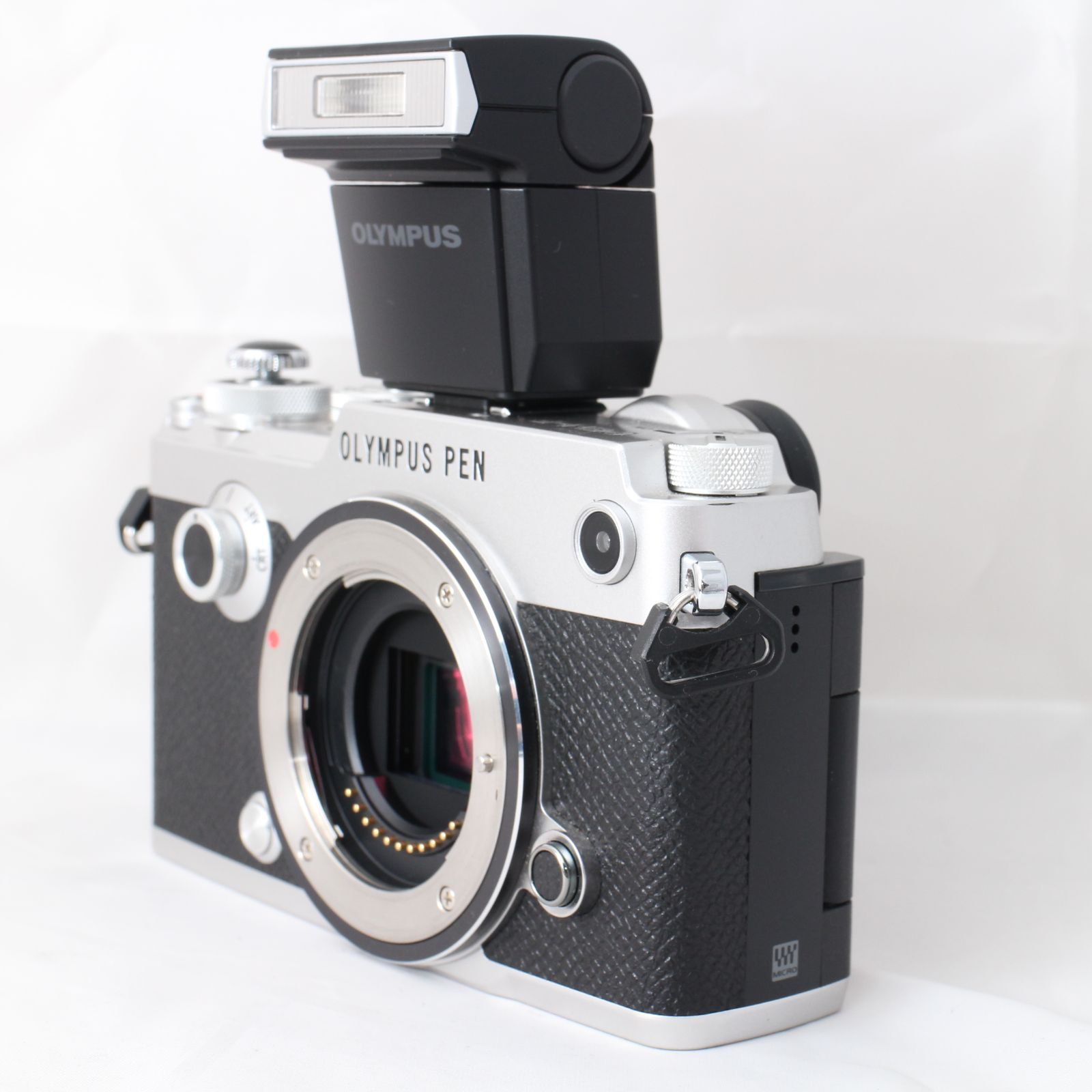 ☆新品級・ショット数2913☆ OLYMPUS PEN-F シルバー ミラーレス一眼