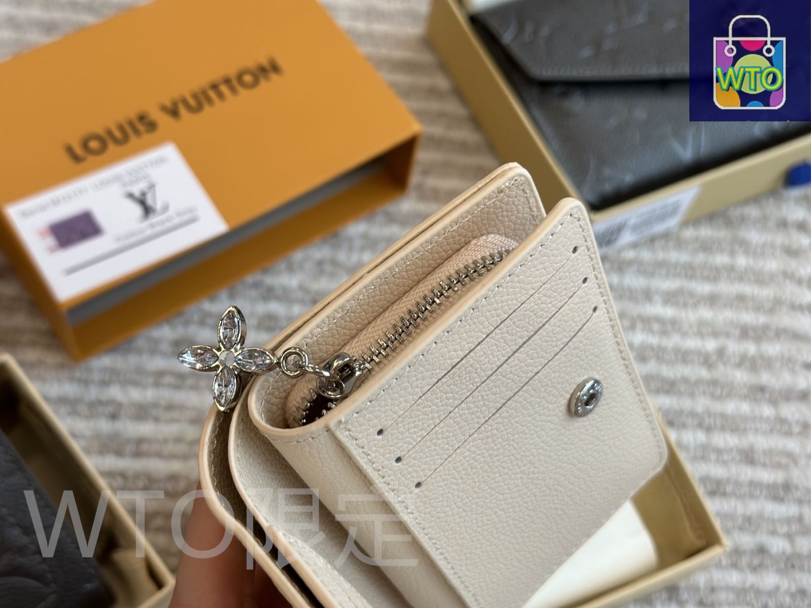 美品鑑定書付き LOUIS VUITTON モノグラム ヴェルニ トンプキンス 今日WTO】Louis Vuitton モノグラム財布 New Release Good