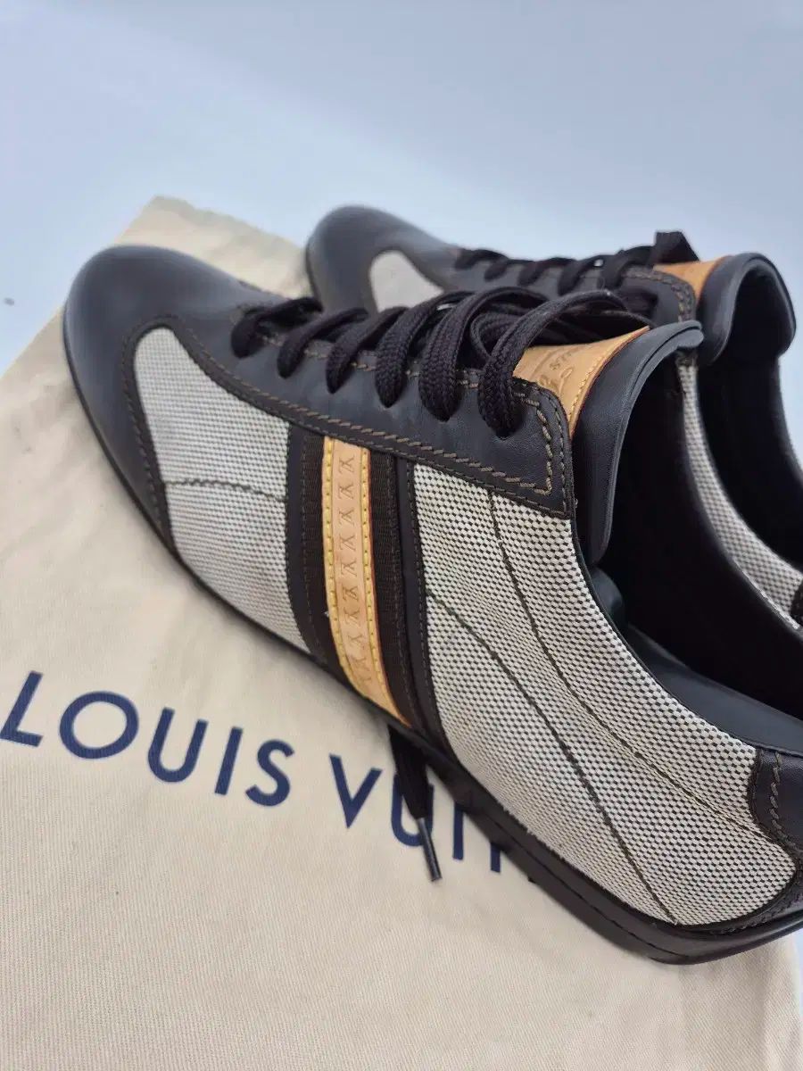 スニーカーズ ブラウン