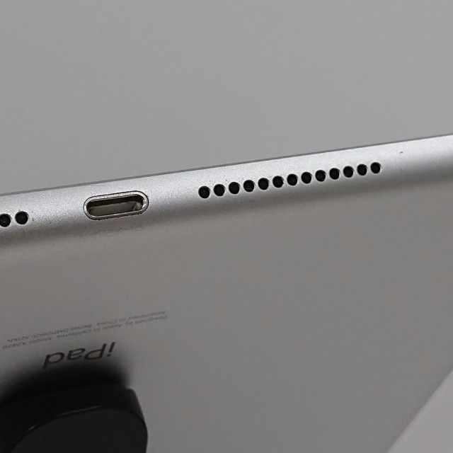 iPad第8世代 128GB シルバー Wi-Fiモデル 本体のみ iPad 第8世代 Wi-