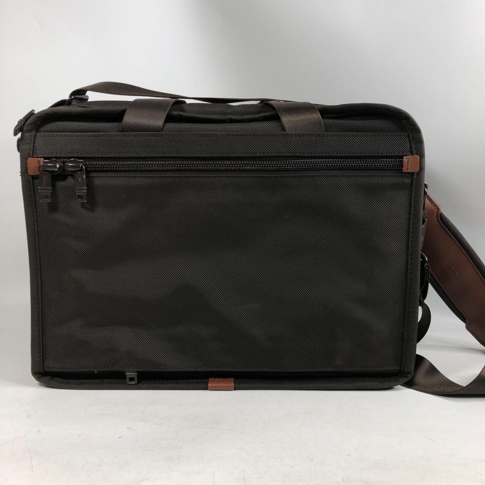 限定特価、激安販売。 A0922-9-8 TUMI トゥミ バッグ ビジネスバッグ ブラウン カバン ショルダーバッグ H30 W40 D13 【15%OFF☆送料無料】