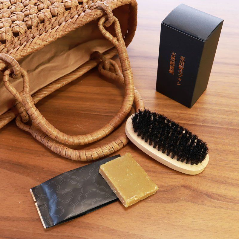 山葡萄かごバッグ　手作り　普段のお手入れ　ケア用　蜜蝋　ブラシ付き　収納袋付き お手入れセット 天然純蜜蝋 豚毛ブラシ お手入れセット 山葡萄