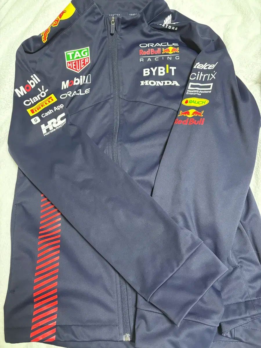 【正規品・新品】レッドブルレーシング　2023　シェルジャケット　Lサイズ Red Bull - オラクル レッドブル レーシング ソフトシェル
