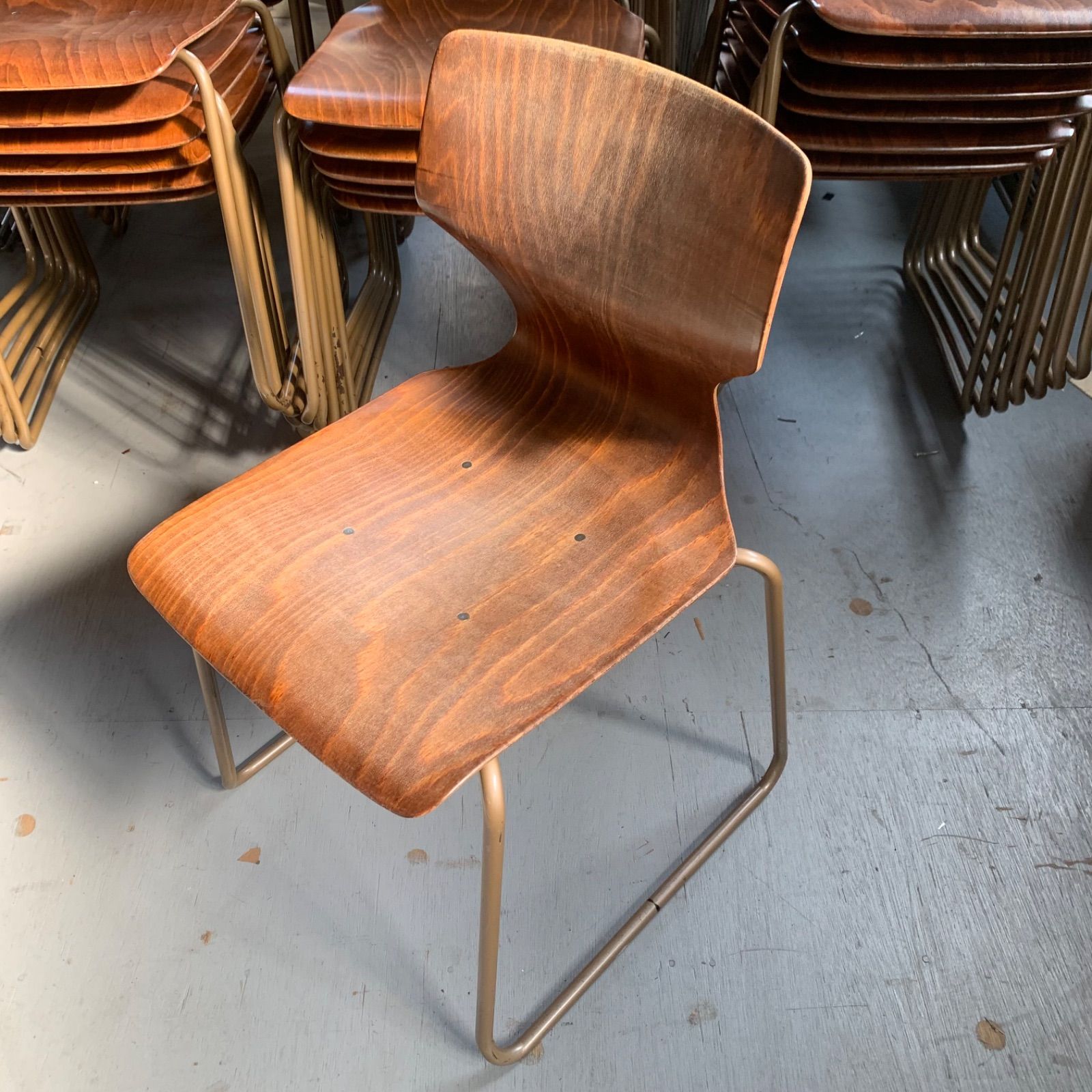 AICHI パグホルツ ダイニングチェア スタッキング 1脚 - メルカリ