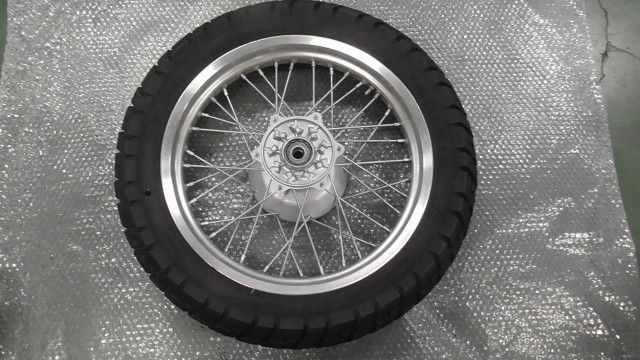 KLE250 アネーロ　LE250A-004xxx　の　リアホイール タイヤ付:#1725413315