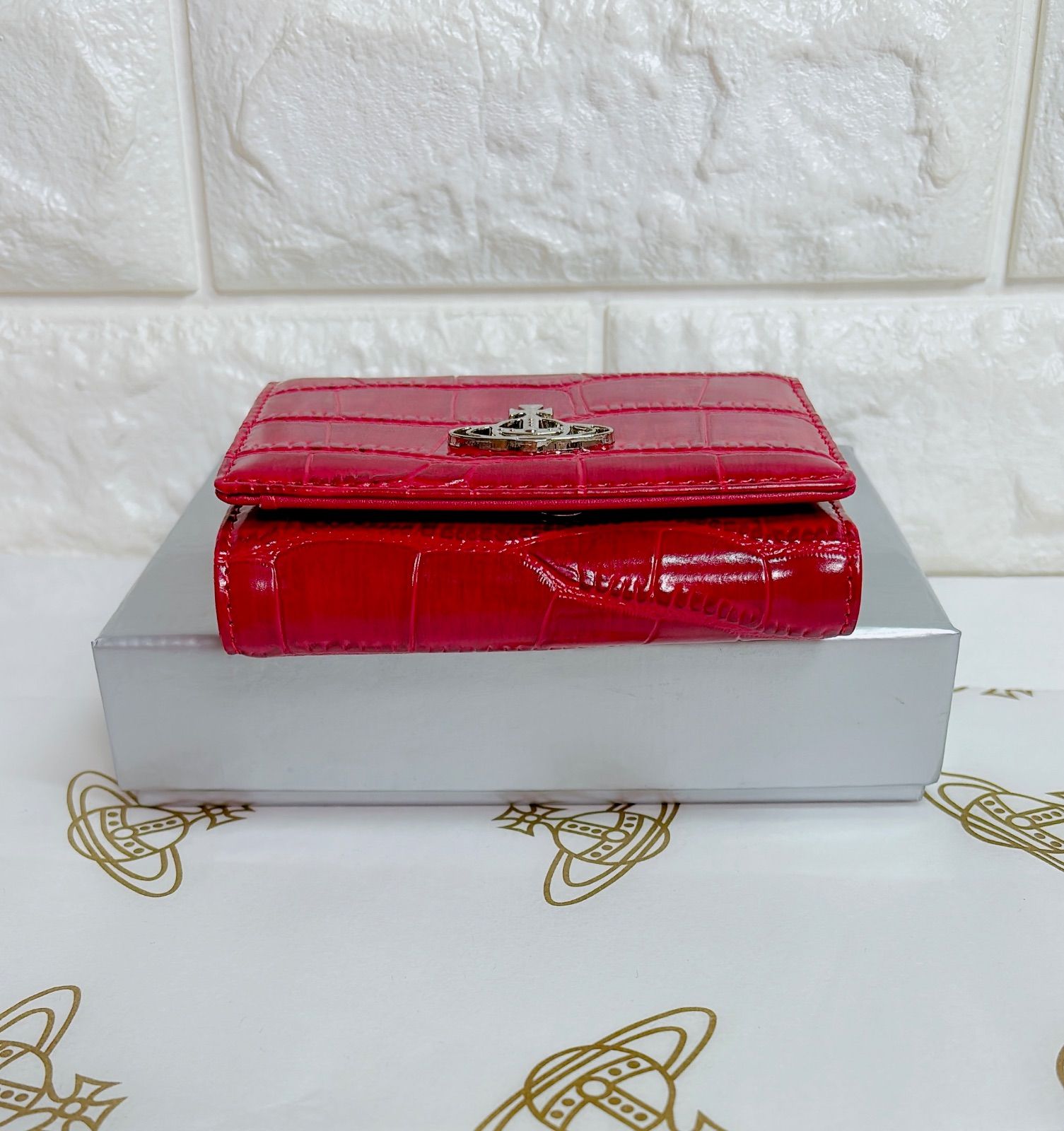最新✨️最高に素敵】Vivienne Westwood 三つ折財布 レッド オーブ 