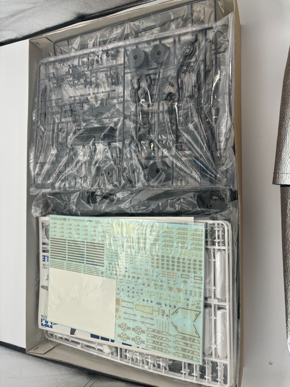 超音速旅客機 コンコルド 垂直尾翼 タグ 六角形 裏彫刻 英国航空