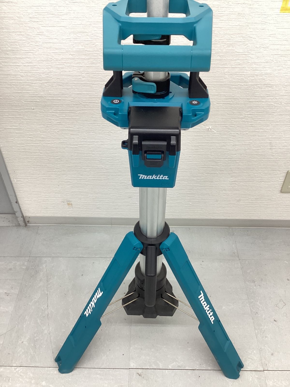 品 Makita マキタ 充電式タワーライト本体のみ ツールバッグ付 ML814 ITJZXV0B6FFA エコツール豊田インター店 M02